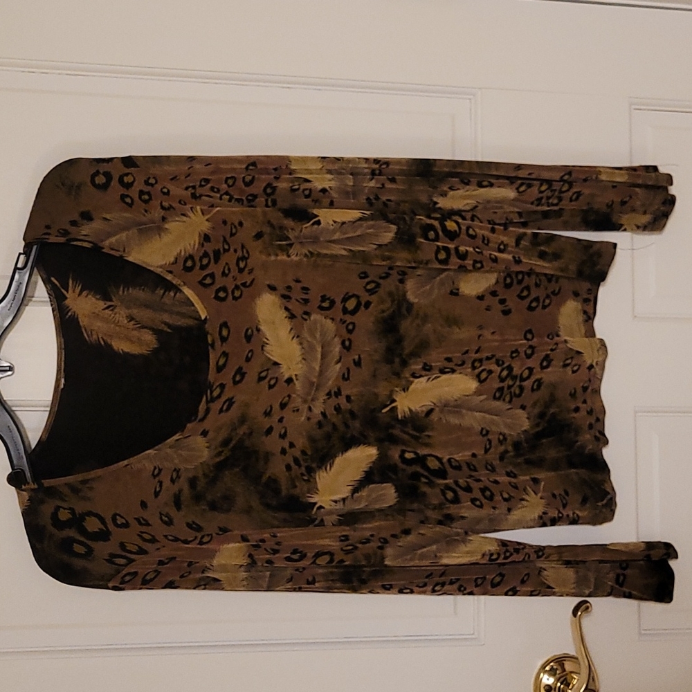 Shirts, a bundle of quantity (6) XL women's dressy stretchy material shirts. - Picture 9 of 12